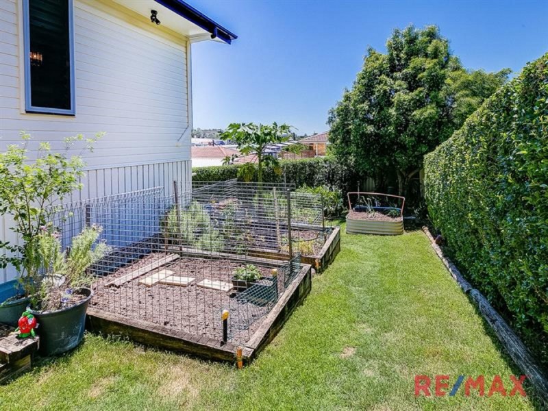 76 Pareena Crescent, Mansfield QLD 4122