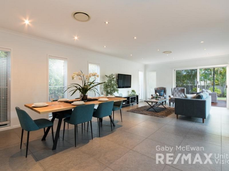 10 Megalong Street, Holland Park West QLD 4121