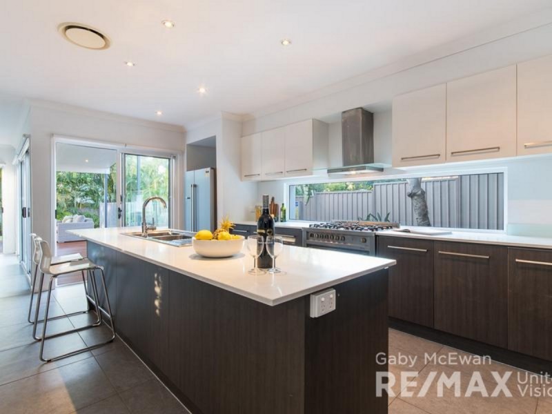 10 Megalong Street, Holland Park West QLD 4121