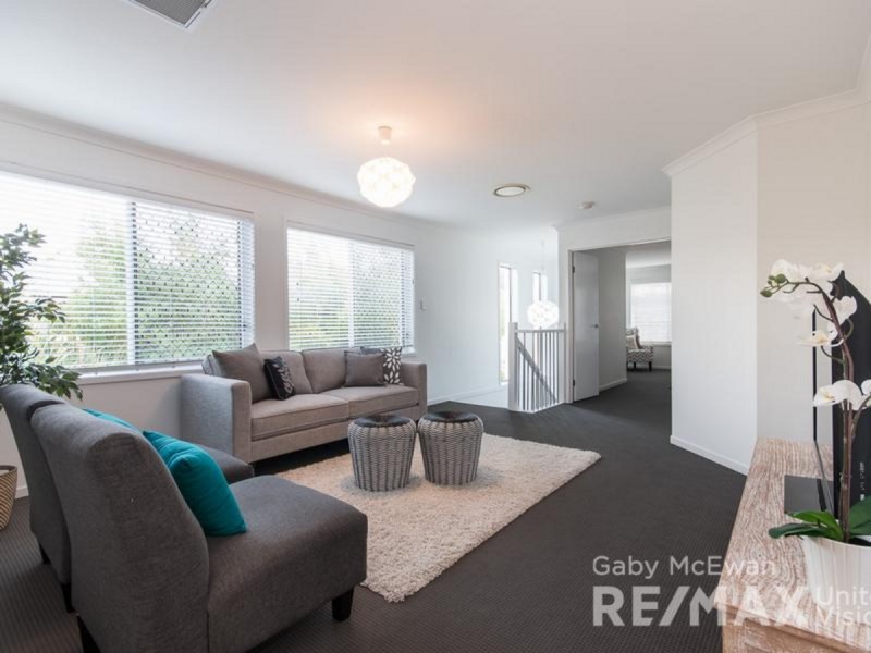 10 Megalong Street, Holland Park West QLD 4121