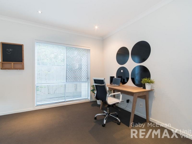 10 Megalong Street, Holland Park West QLD 4121