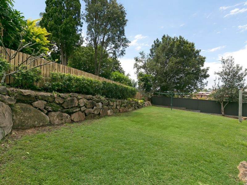 4 Gilwell Street, Carina QLD 4152