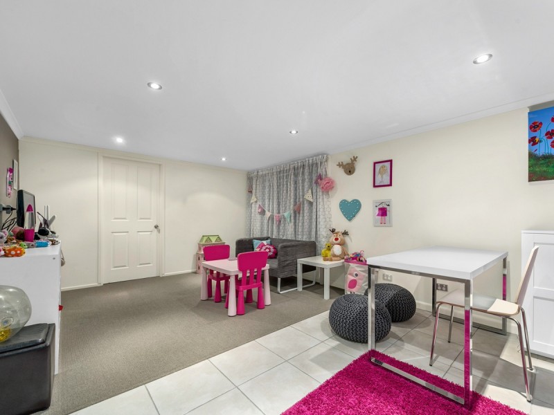 42 Chater Street, Carina QLD 4152