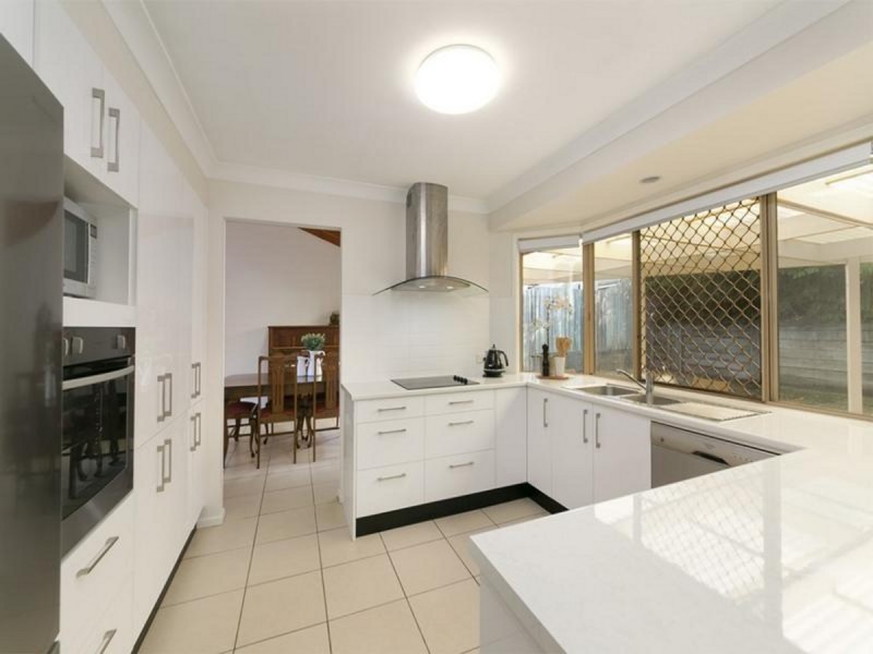 8 Olivia Drive, Carina Heights QLD 4152