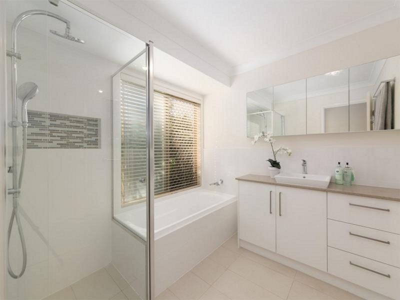 8 Olivia Drive, Carina Heights QLD 4152