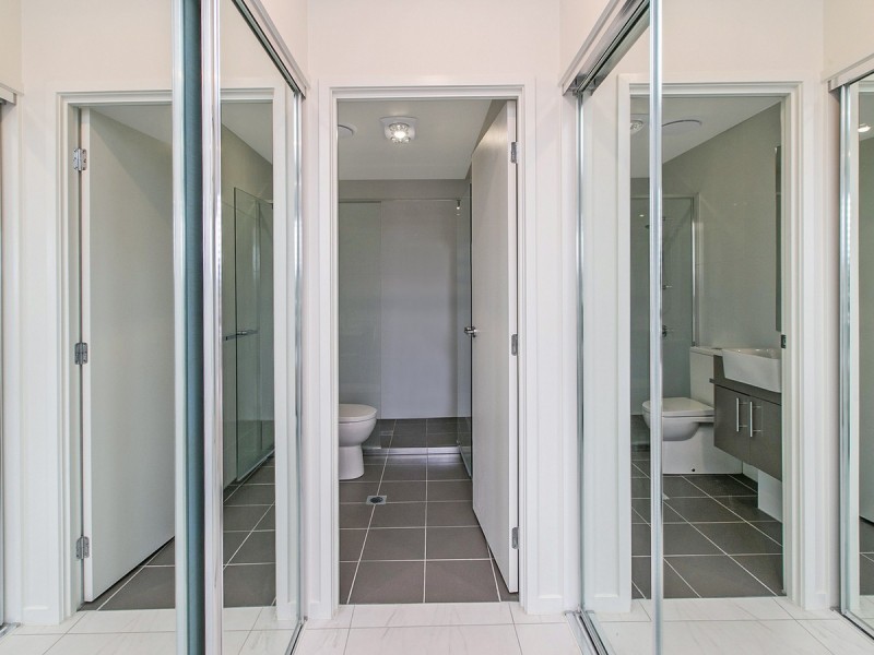 10/908 Logan Road, Holland Park West QLD 4121