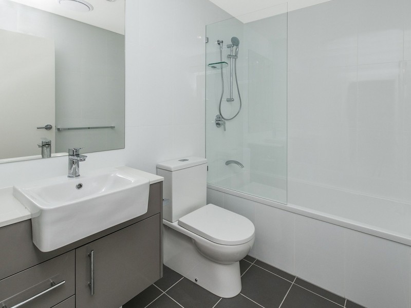 10/908 Logan Road, Holland Park West QLD 4121