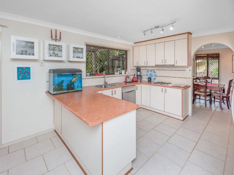 10 Brochet Street, Mansfield QLD 4122