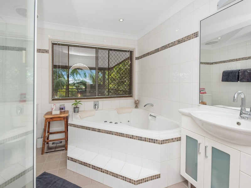 10 Brochet Street, Mansfield QLD 4122