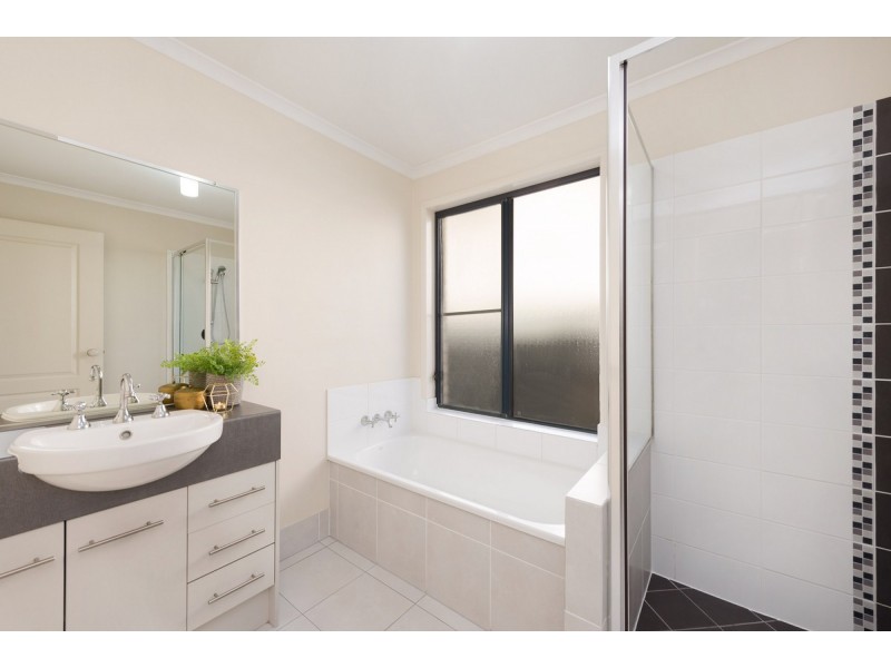 14 Holland Place, Carindale QLD 4152