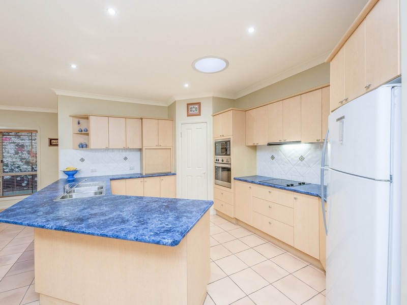 16 Coventry Place, Wishart QLD 4122