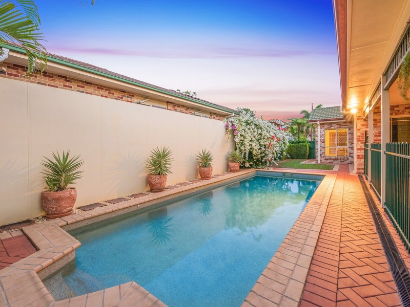 16 Coventry Place, Wishart QLD 4122