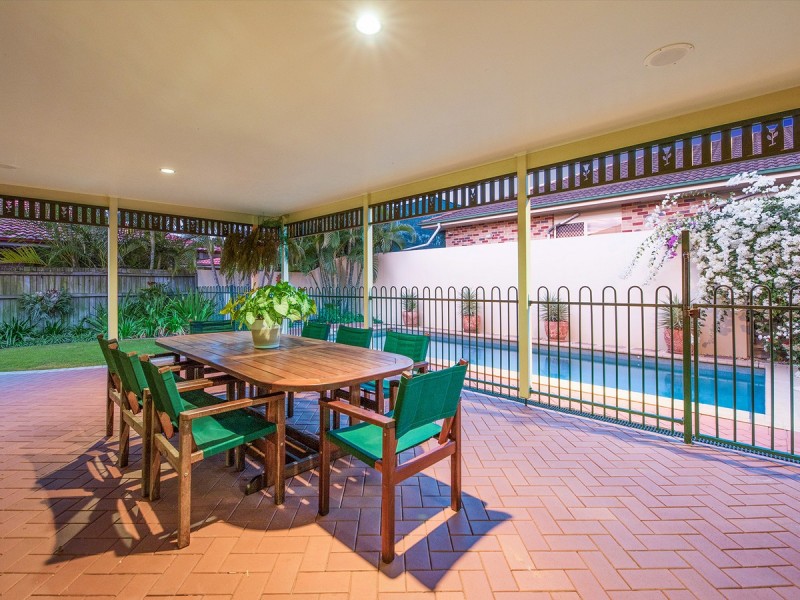 16 Coventry Place, Wishart QLD 4122