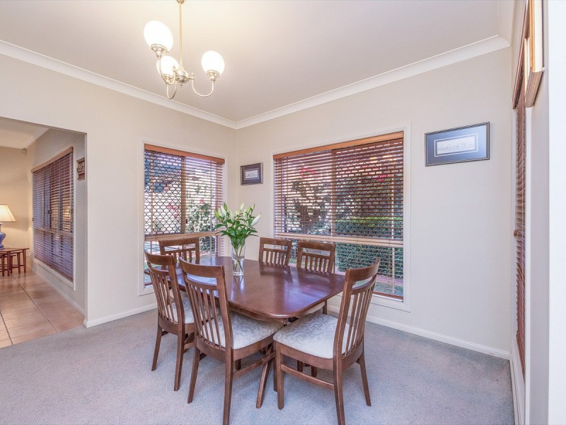 16 Coventry Place, Wishart QLD 4122