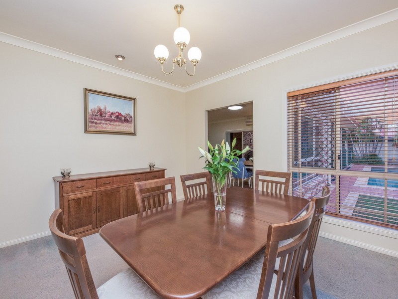 16 Coventry Place, Wishart QLD 4122