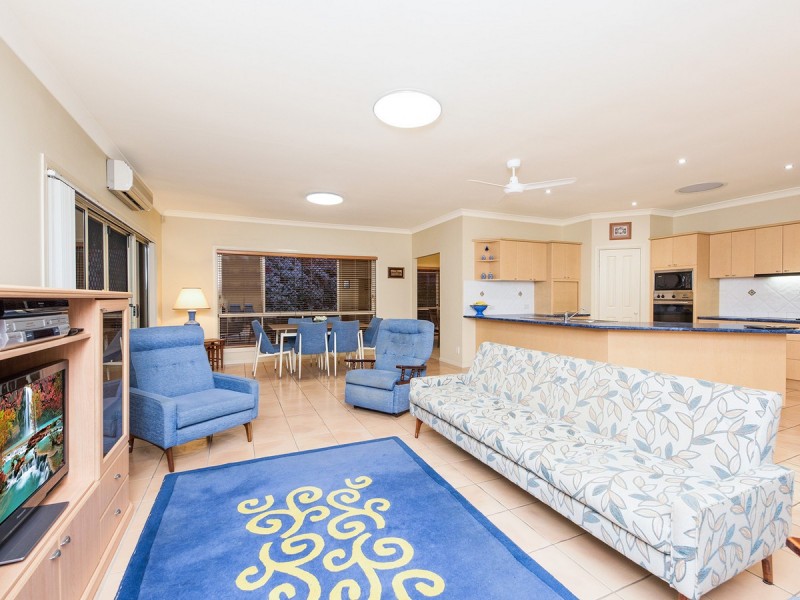 16 Coventry Place, Wishart QLD 4122