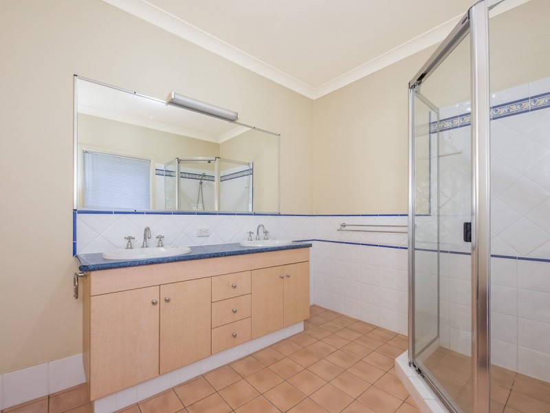 16 Coventry Place, Wishart QLD 4122