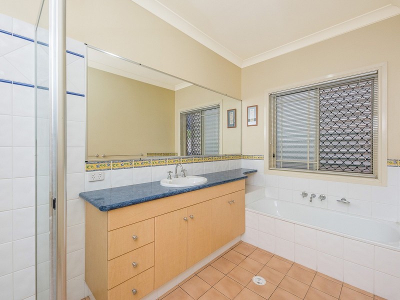 16 Coventry Place, Wishart QLD 4122