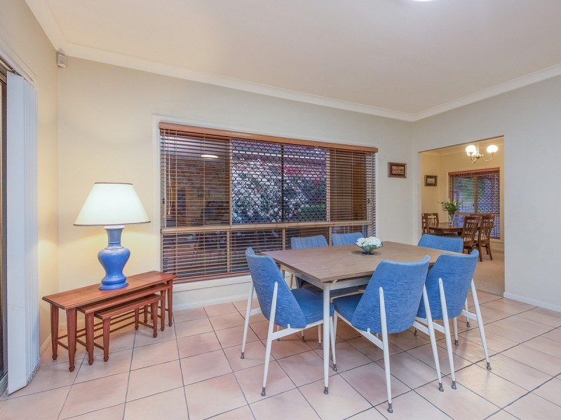 16 Coventry Place, Wishart QLD 4122