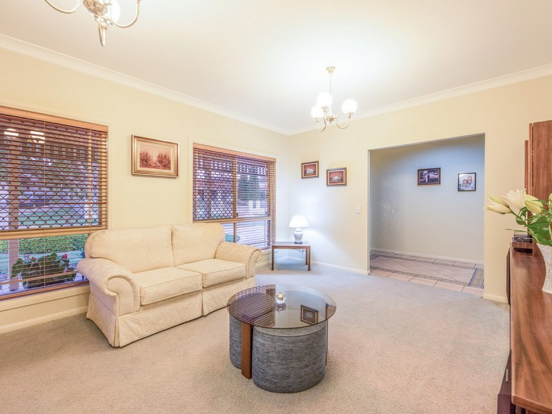 16 Coventry Place, Wishart QLD 4122