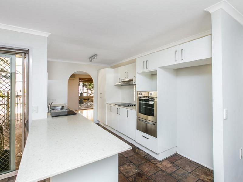 14 Eromanga Street, Carindale QLD 4152