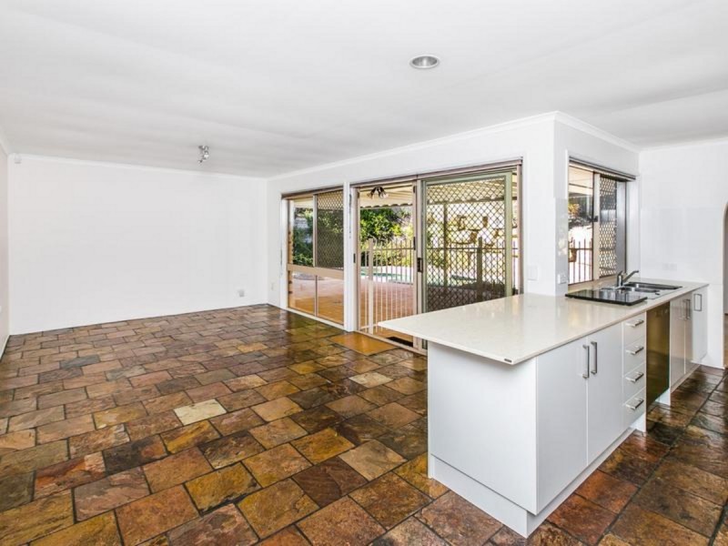 14 Eromanga Street, Carindale QLD 4152