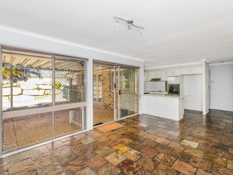 14 Eromanga Street, Carindale QLD 4152