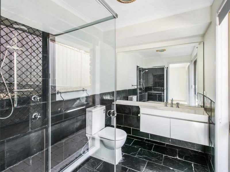 14 Eromanga Street, Carindale QLD 4152