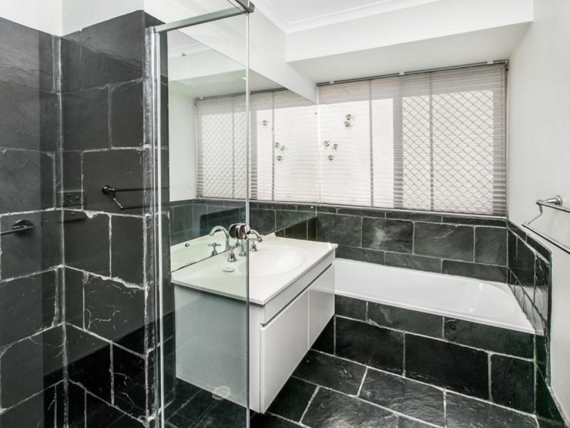 14 Eromanga Street, Carindale QLD 4152