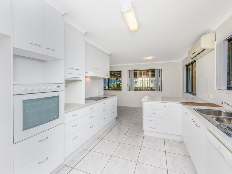 29 Banwell Crescent, Carindale QLD 4152