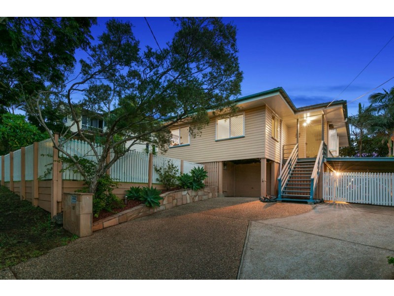 15 Casmaria Street, Mansfield QLD 4122