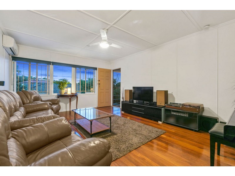 15 Casmaria Street, Mansfield QLD 4122