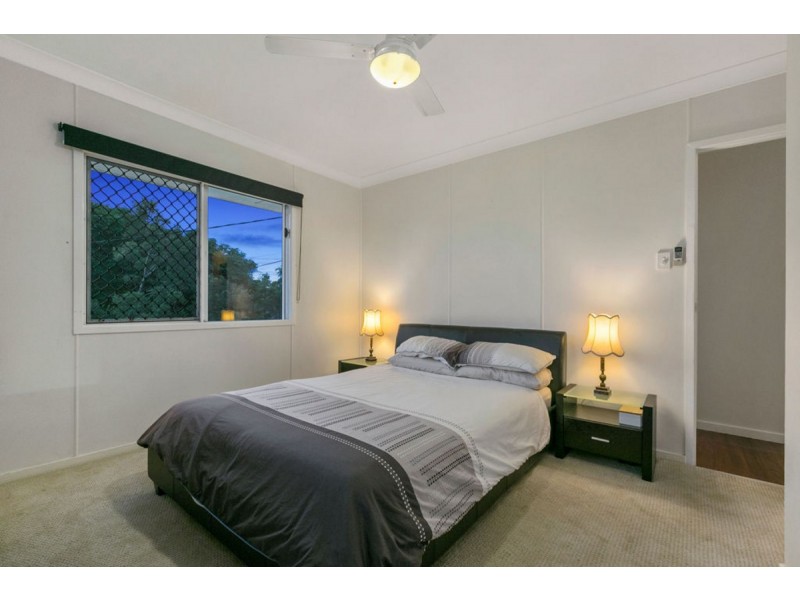 15 Casmaria Street, Mansfield QLD 4122