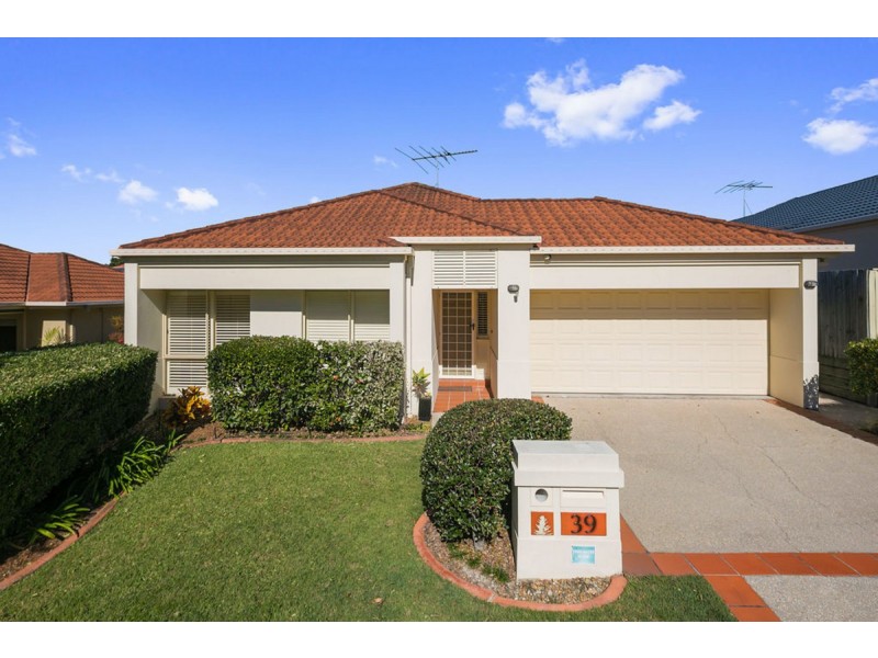 39 Flame Tree Cr, Carindale QLD 4152