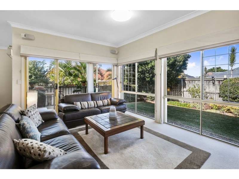 39 Flame Tree Cr, Carindale QLD 4152