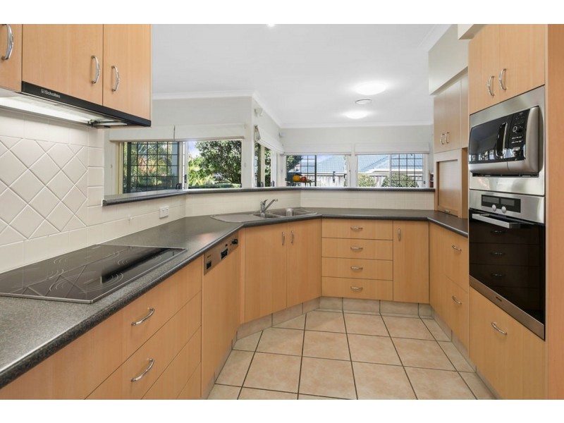39 Flame Tree Cr, Carindale QLD 4152