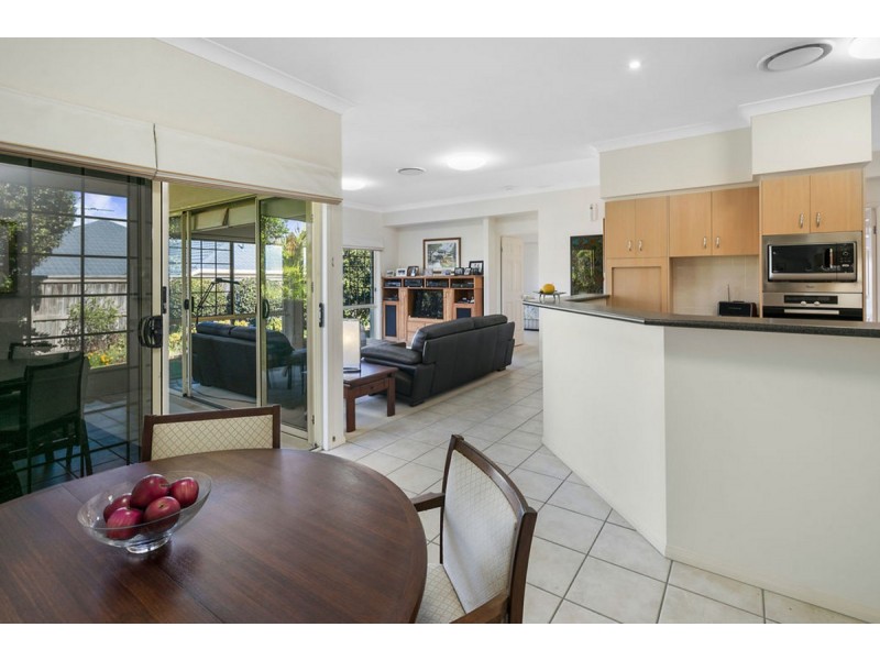 39 Flame Tree Cr, Carindale QLD 4152