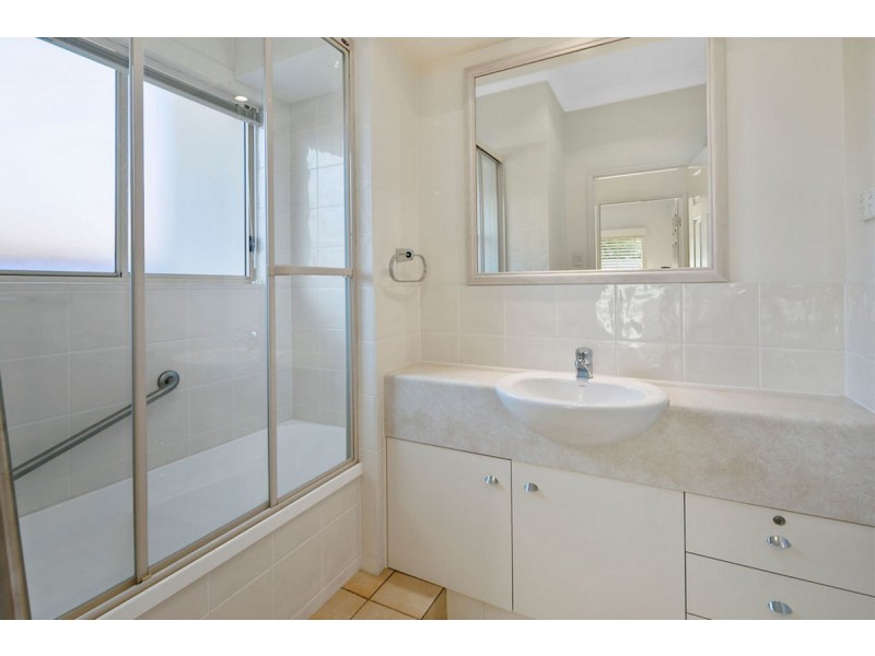 39 Flame Tree Cr, Carindale QLD 4152