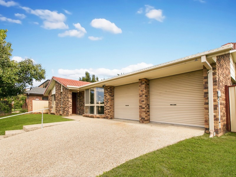 443 Broadwater Road, Mansfield QLD 4122