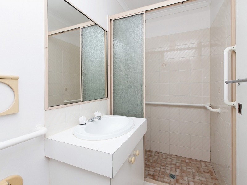 443 Broadwater Road, Mansfield QLD 4122