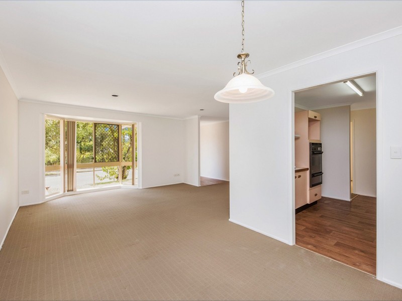 443 Broadwater Road, Mansfield QLD 4122