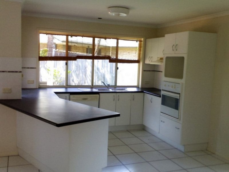 2 Carlton Court, Carindale QLD 4152