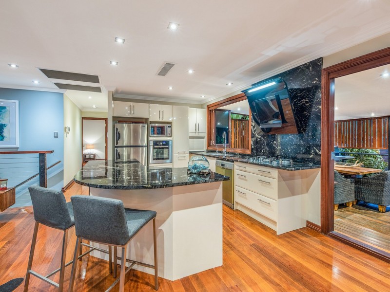 17 Colington Street, Mansfield QLD 4122