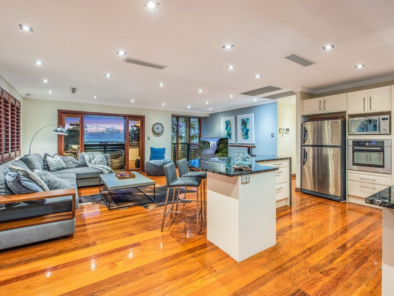 17 Colington Street, Mansfield QLD 4122