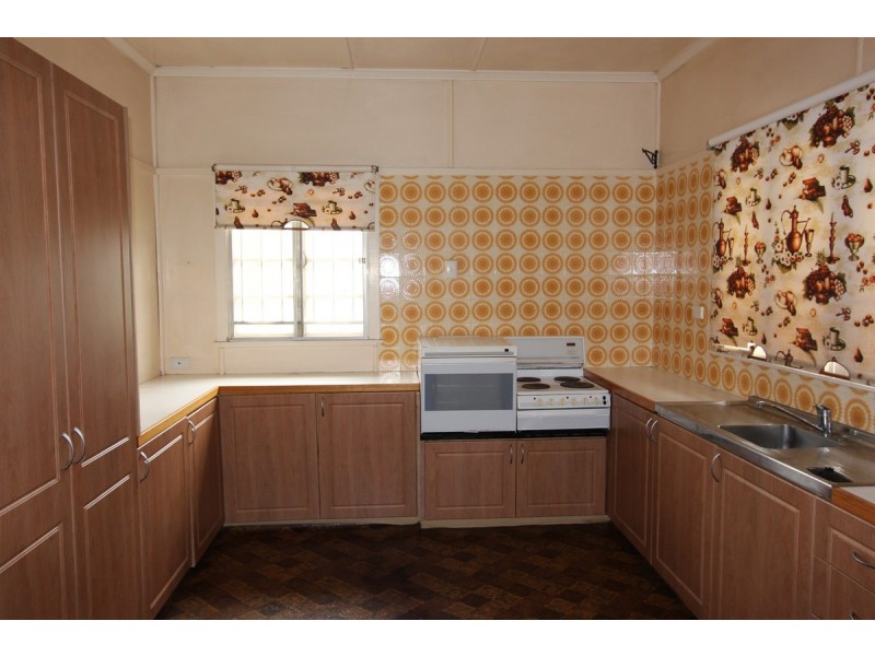 64 Dickenson Street, Carina QLD 4152