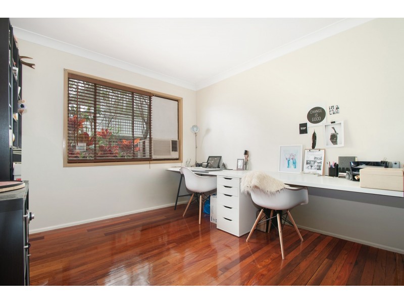 77 Renton Street, Camp Hill QLD 4152