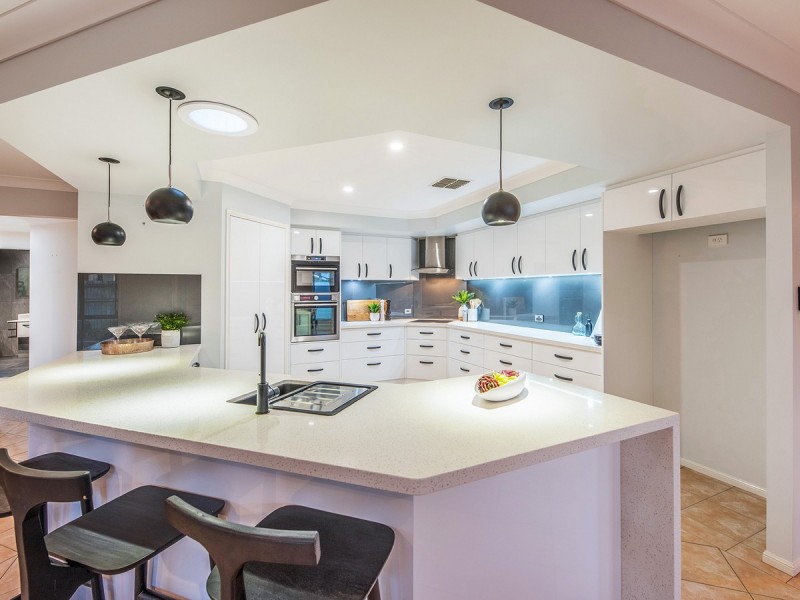 26 Clearmount Crescent, Carindale QLD 4152