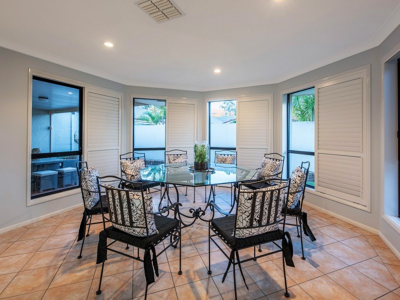 26 Clearmount Crescent, Carindale QLD 4152