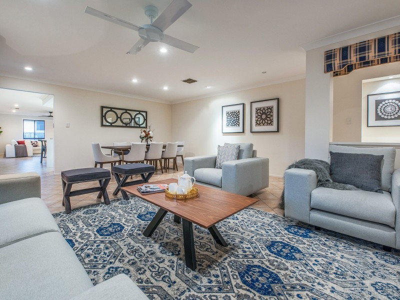 26 Clearmount Crescent, Carindale QLD 4152