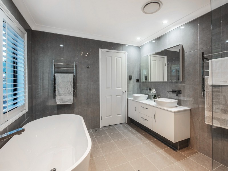 26 Clearmount Crescent, Carindale QLD 4152